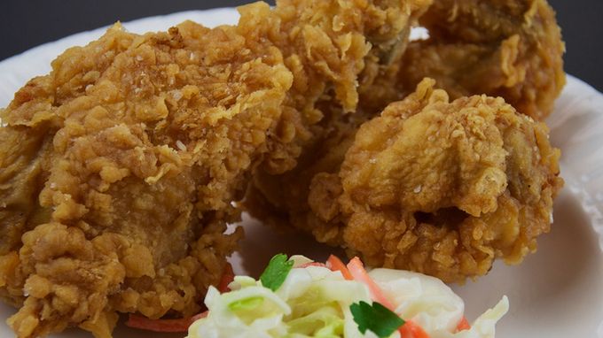 Kurczak smażony ze skórą i panierką (KFC)
