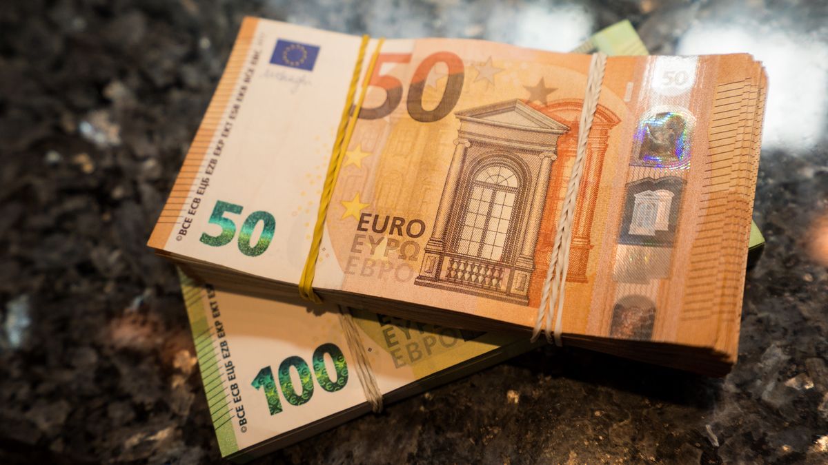 Kursy walut NBP 07.08.2020 Piątkowy kurs euro, funta, dolara i franka szwajcarskiego 