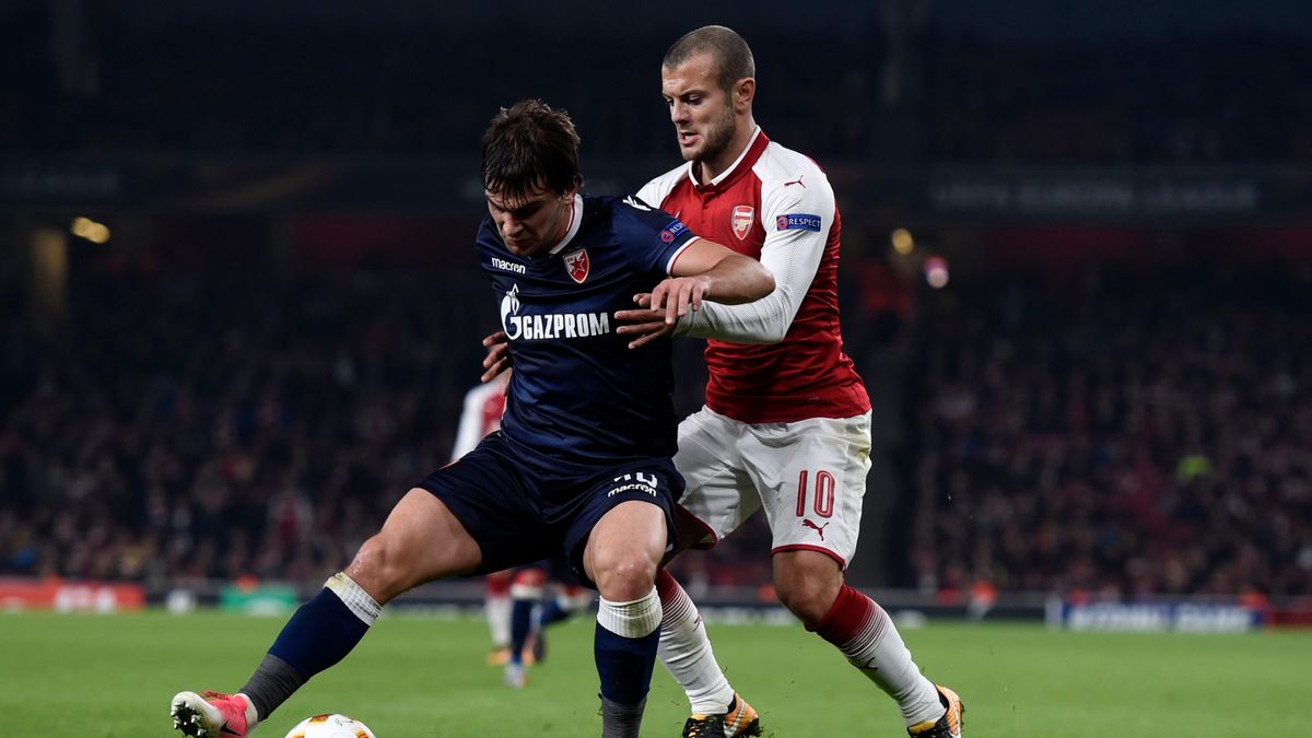 PAP/EPA / 	PAP/EPA/WILL OLIVER / Filip Stojković (z lewej) i Jack Wilshere (z prawej)