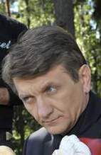 Kto jest pionkiem w "Plebanii"?