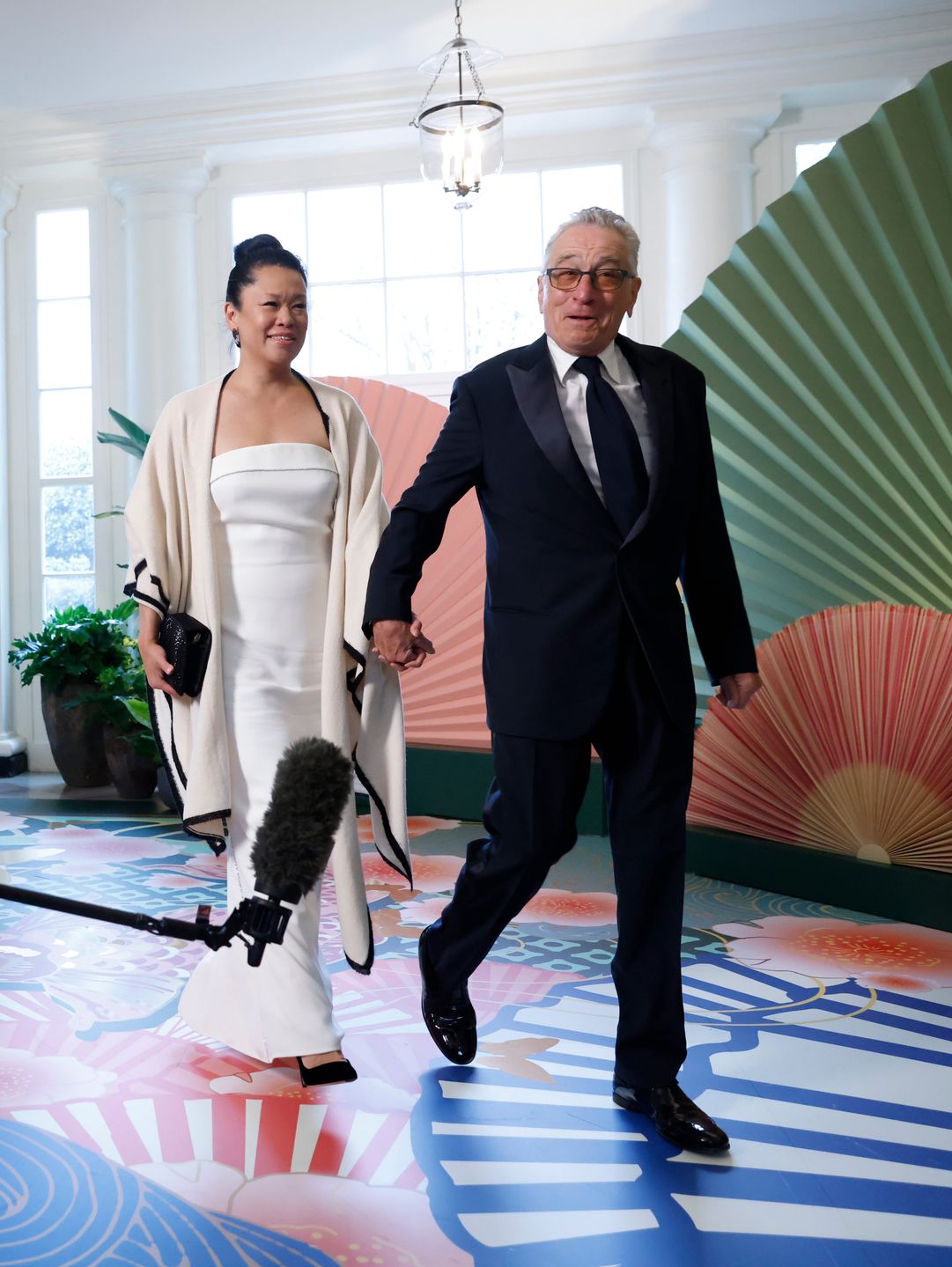 Robert De Niro i Tiffany Chen sfotografowani w Białym Domu