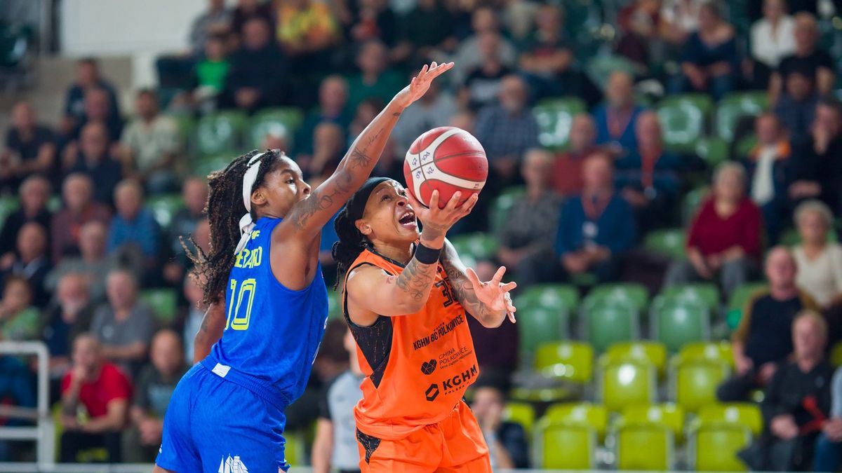 Twitter / x.com/PolkowiceBasket / Emma Cannon w akcji na kosz 
