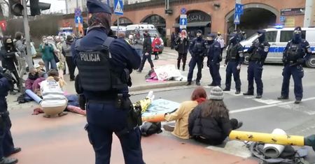 Wrocław. Blokada centrum. "Bunt przeciw wymieraniu"