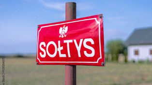Sołtysi z powiatu sępoleńskiego z odznakami marszałka województwa kujawsko-pomorskiego. Mamy zdjęcia z gali
