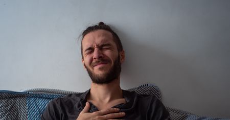Pojawia się 15 minut po posiłku. Alarmuje, że trzustka jest wykończona