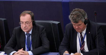 Komisja prawna PE za uchyleniem immunitetu Wąsikowi i Kamińskiemu