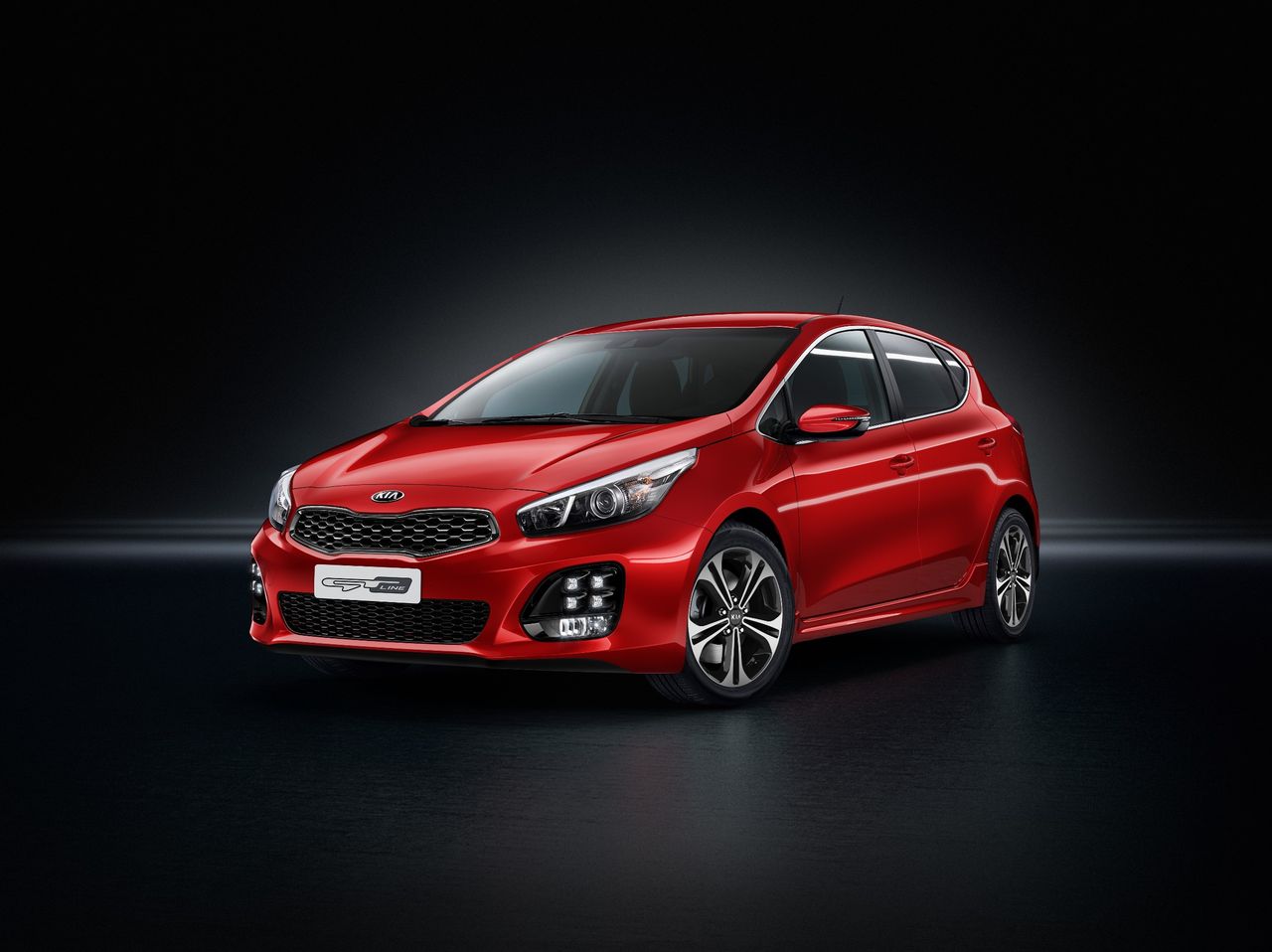 Kia cee’d GT Line – sportowy charakter oraz nowe silniki i skrzynia biegów