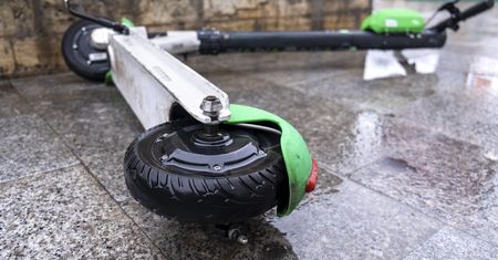 Coraz więcej wypadków z udziałem użytkowników hulajnóg elektrycznych!