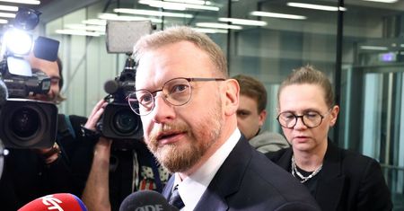 Konsternacja na komisji śledczej. Szumowski nie wiedział, ile ma lat