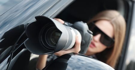 TYLKO U NAS: Kulisy pracy paparazzi. W tym zawodzie są też kobiety? "Człowiek by pomyślał, że to biedna studentka, taka niepozorna była"