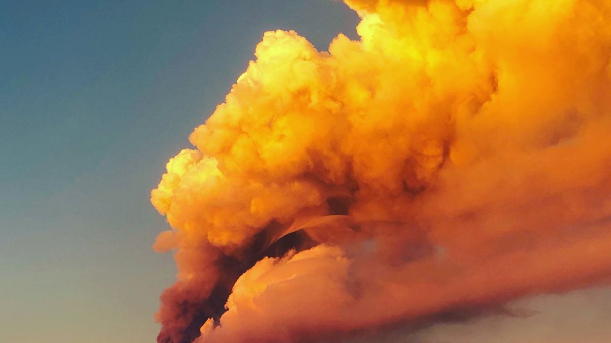 Erupcja wulkanu Etna na zdjęciach. Jest piękna i przerażająca jednocześnie 1