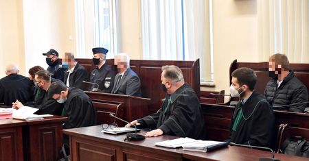 Upiekli człowieka nad ogniskiem i zjedli? Ruszył proces o kanibalizm