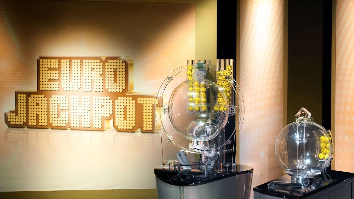 Główna wygrana w Eurojackpot to aż 90 mln euro, czyli ok. 380 mln zł. Dotąd wygrały ją dwie osoby.