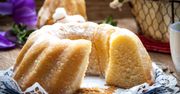 Puszysta babka majonezowa. Prosty przepis na wielkanocne ciacho
