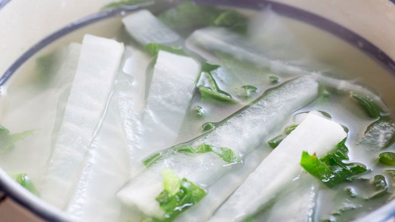 Gotowana rzodkiew japońska bez dodatku soli, odsączona