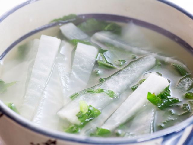 Gotowana rzodkiew japońska bez dodatku soli, odsączona