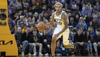 Nowa pozycja dla Polaka w NBA. Spurs chce pomóc Sochanowi
