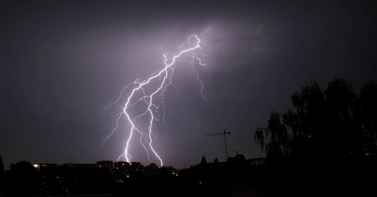 Wielkopolska: Jest ostrzeżenie IMGW. Spodziewane są burze z silnymi opadami. Może też spaść grad