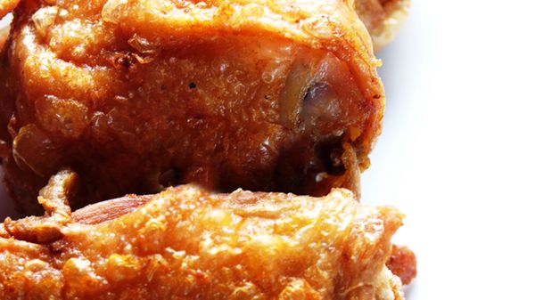 Smażony udziec z kurczaka bez skóry i panierki (KFC)