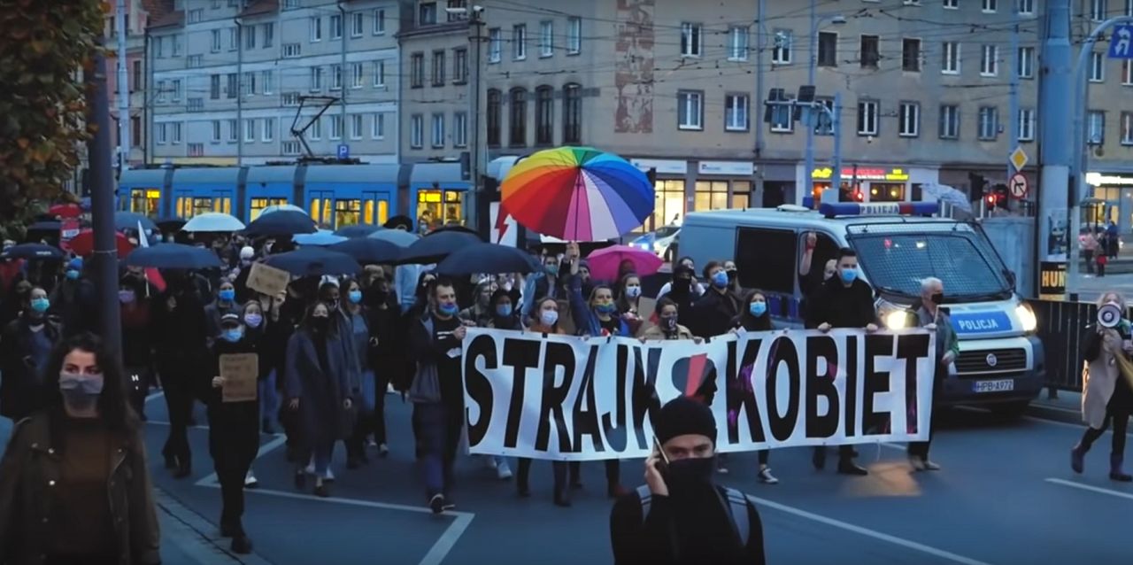 Strajk kobiet okazją dla oszustów? CERT Polska ostrzega przed nową kampanią