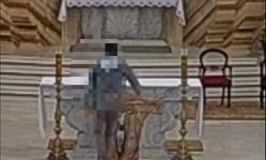 Skandal w kościele. Pluł, krzyczał, rzucał krzyżem. To kolejny raz