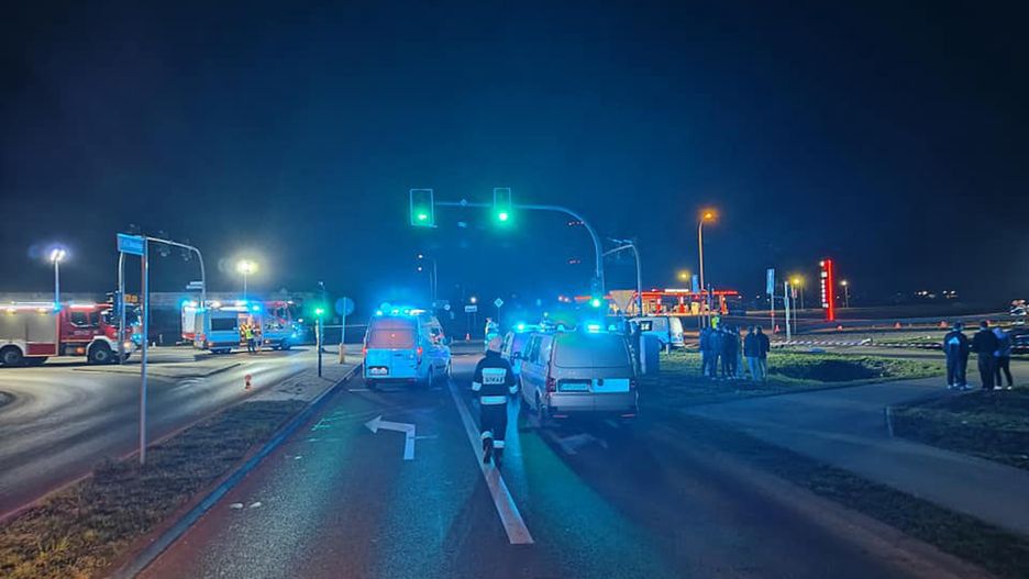 Wypadek z udziałem radiowozu. Fot. OSP Ostrów Wielkopolski