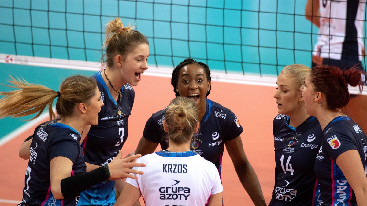 PAP / Grzegorz Michałowski / Na zdjęciu: siatkarki Chemika Police