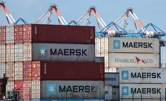 Płonący kontenerowiec firmy Maersk zmienił kurs. Płynie ku wybrzeżu Liberii