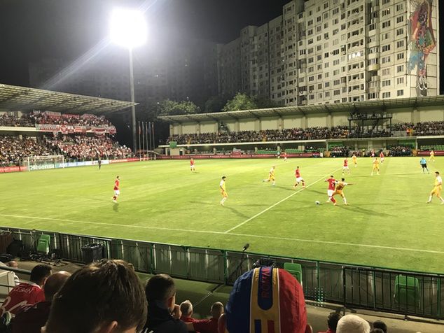 Blok widoczny z perspektywy trybun