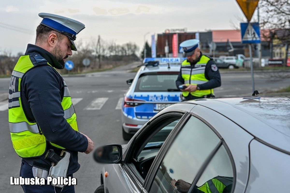 Mandaty i nowe przepisy to bat na polskich drogach. Zmieniły zachowania kierowców