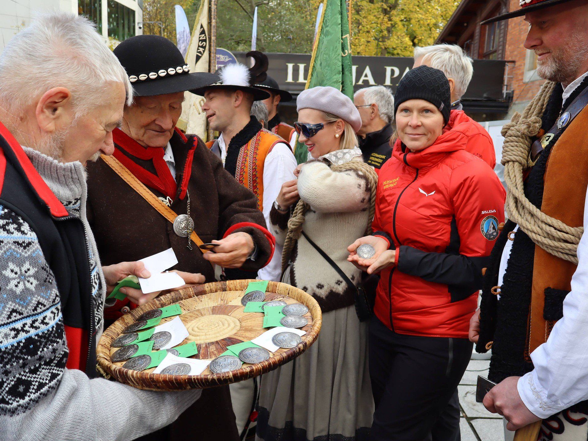 Pasowanie nowych przewodników tatrzańskich w Zakopanem