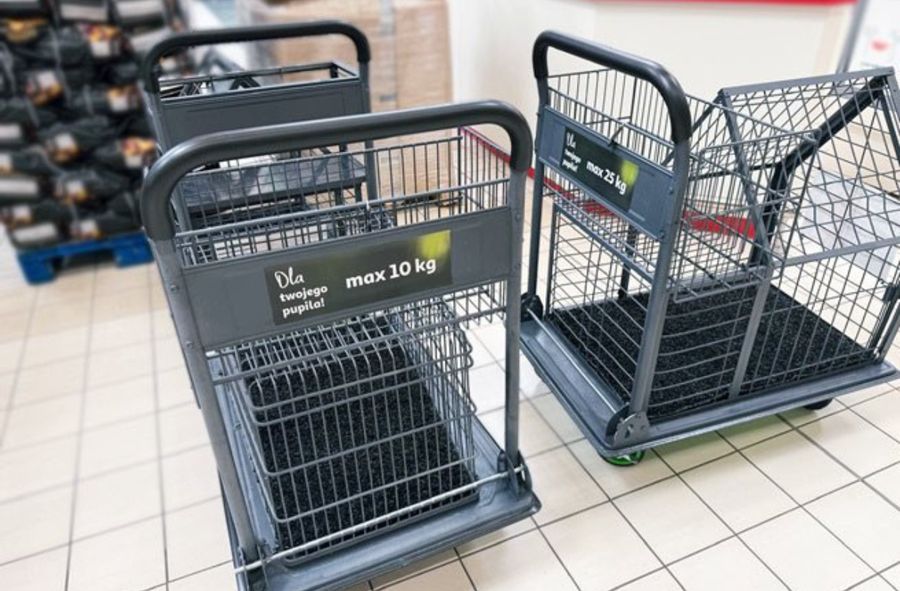 Sieć Auchan wprowadza specjalne wózki dla psów