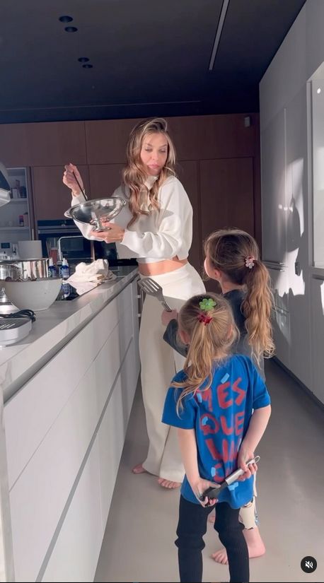 Anna Lewandowska z córkami