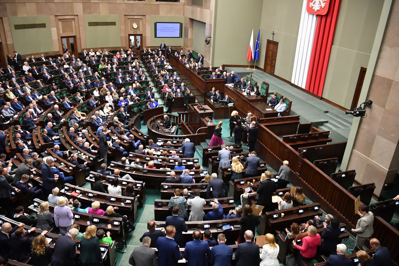 "Bawcie się sami w tej piaskownicy". Awantura w Sejmie o "lex Tusk"