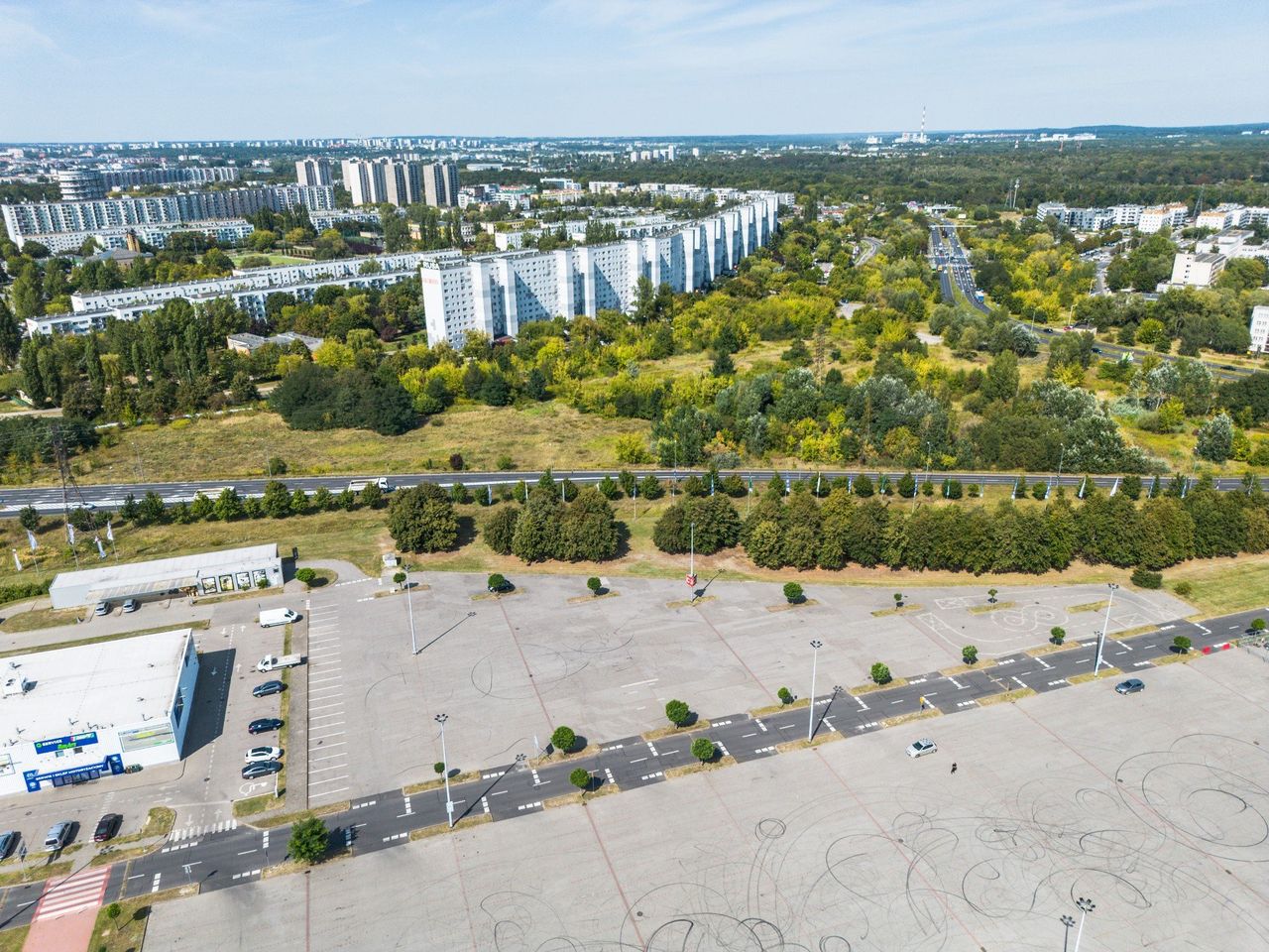 Poznań: Nowe bloki na parkingu M1? Miasto wydało zgodę!