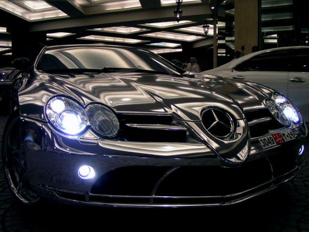 1600-konny Mercedes SLR straszy w Dubaju