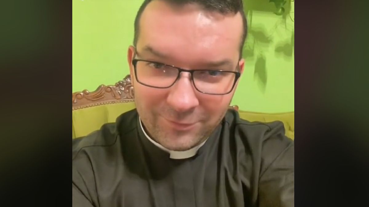 Ksiądz zapytany o "formy żeńskie" w trakcie mszy. Internautka: Nareszcie to wybrzmiało. 