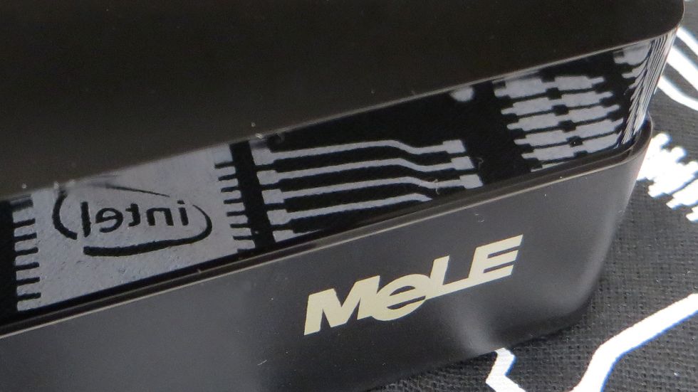 Mini PC MeLE PCG03, czyli test Intel Compute Sticka w wersji Box 1