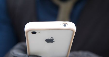 iPhone z drugiej ręki? Sprawdź, czy nie jest skradziony lub zablokowany