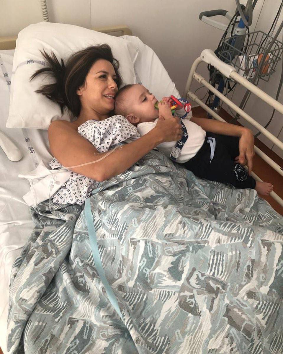Eva Longoria z synem w szpitalu po operacji wyrostka