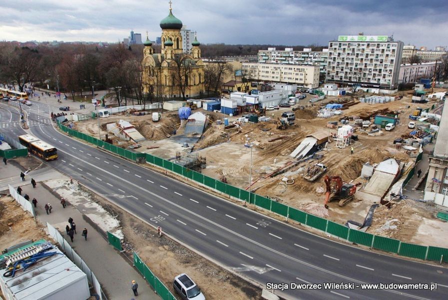 Zasypywanie stropów nowych stacji metra [ZDJĘCIA]