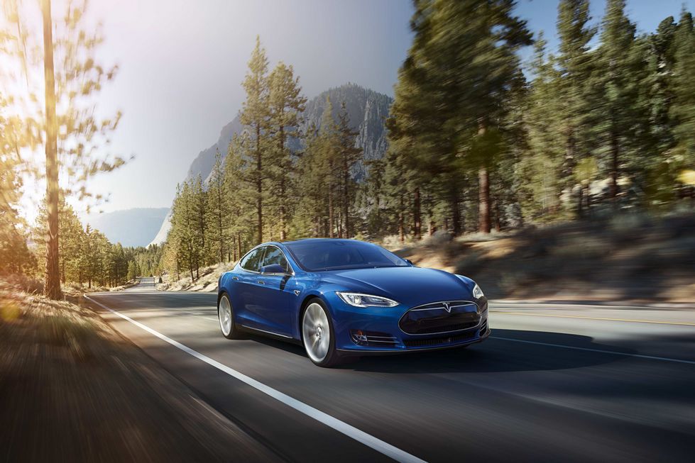 Nowa Tesla Model S 90D: samochód jak komputer. Upgrade i overclocking zmienia go w rakietę