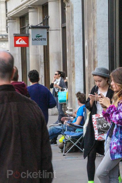 iPhone 5 sprzedaje się jak ciepłe bułeczki w przedsprzedaży - szaleństwo już się zaczęło 2