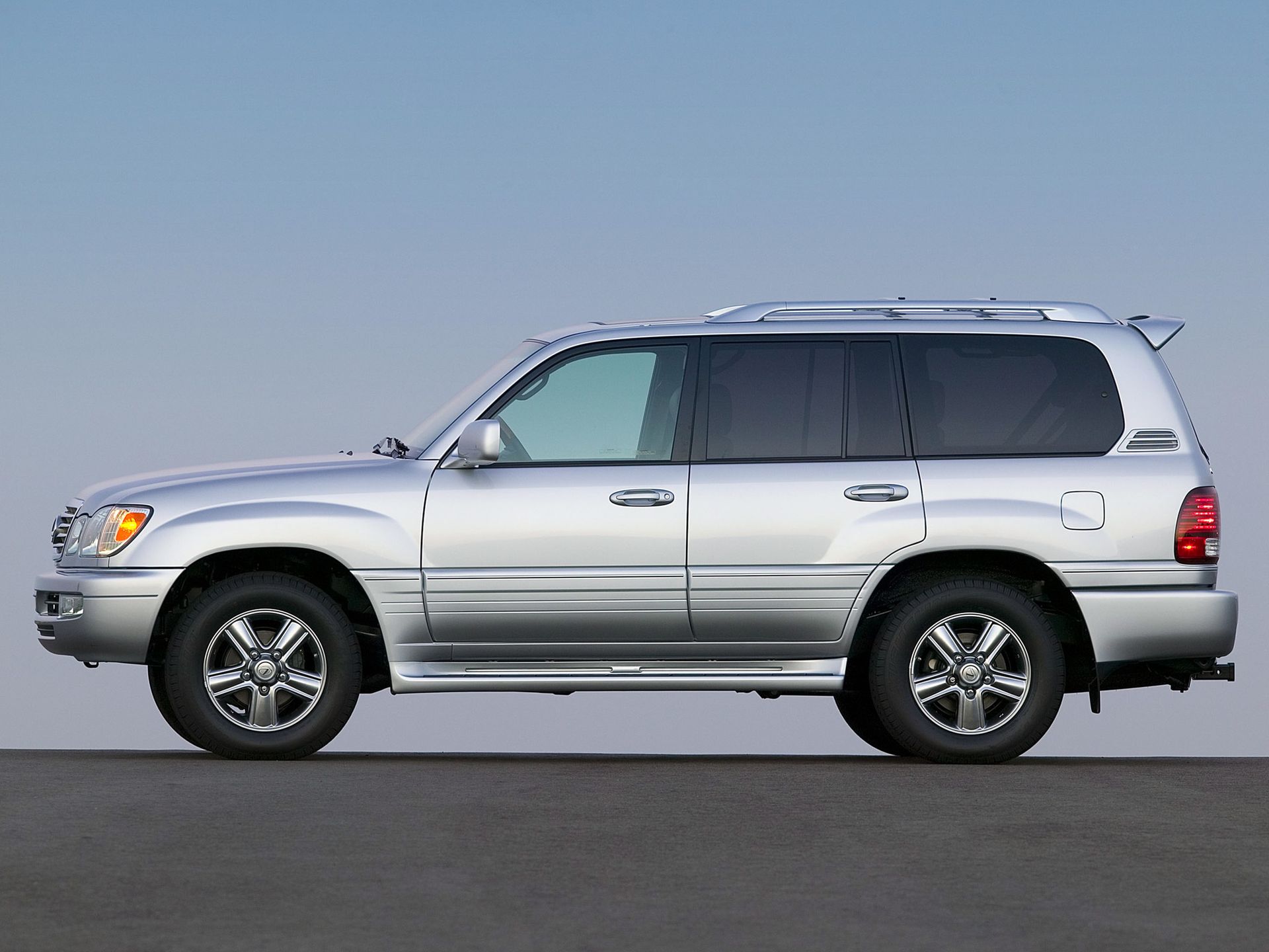 Lexus LX 3