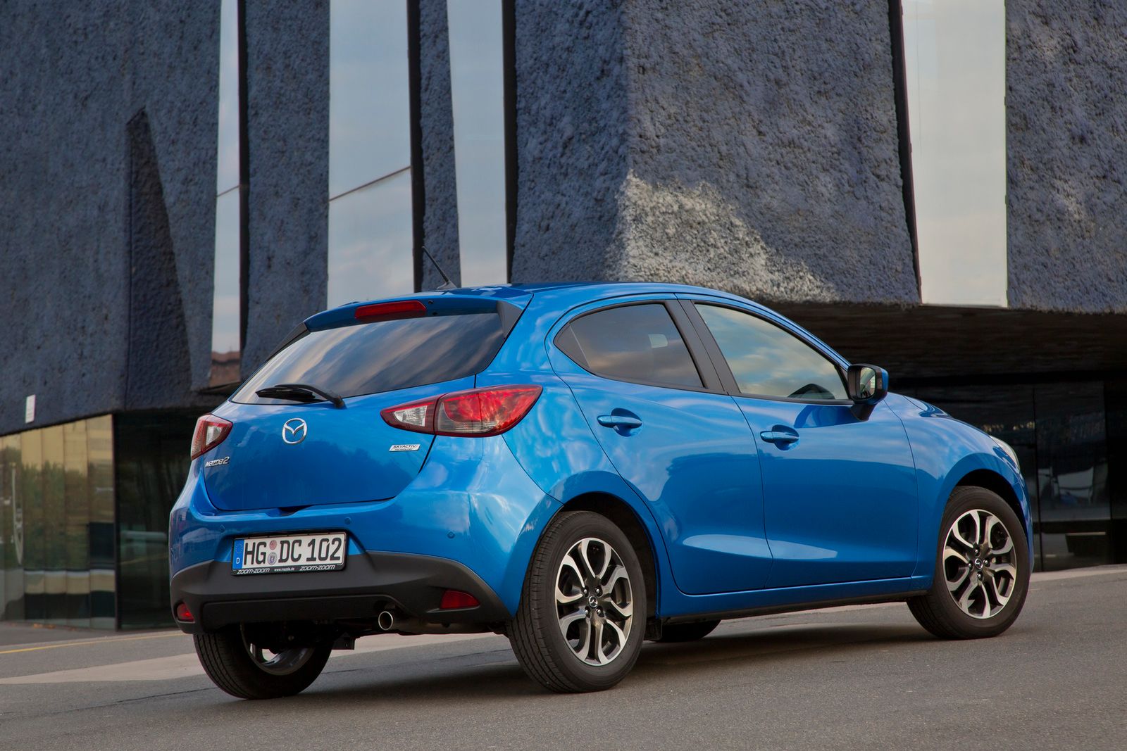 Europejska Mazda 2 – obszerna galeria zdjęć 36