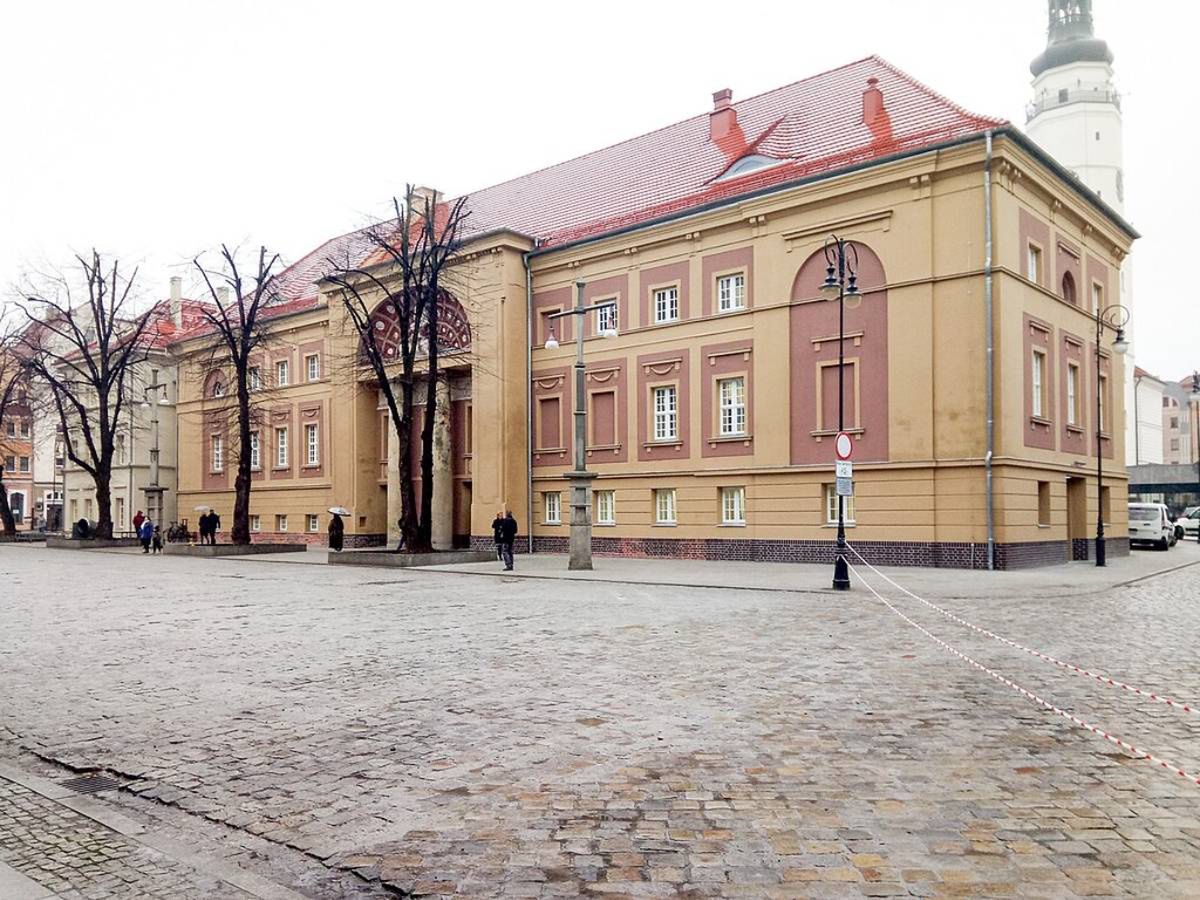 Głogów: "Wtorki z historią" to strzał w dziesiątkę! Michał Górawski wie, jak zaciekawić głogowian. Frekwencja rośnie z każdym kolejnym spotkaniem