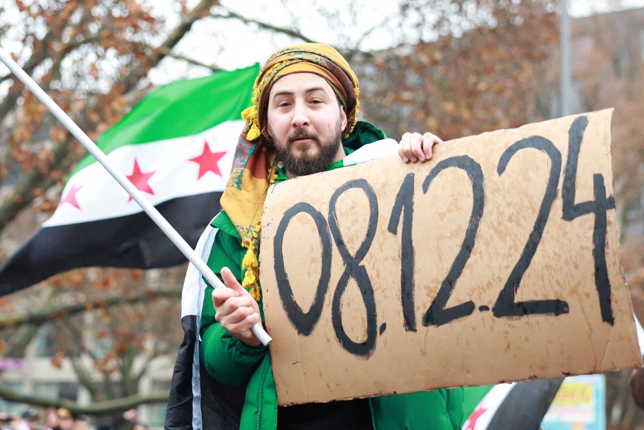 Syria's future at a crossroads as rebels defy withdrawal
