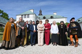 Średniowieczny Jarmark Klasztorny na kieleckiej Karczówce przeniesie nas w czasie. Koronacja Chrobrego i rycerskie pokazy konne!