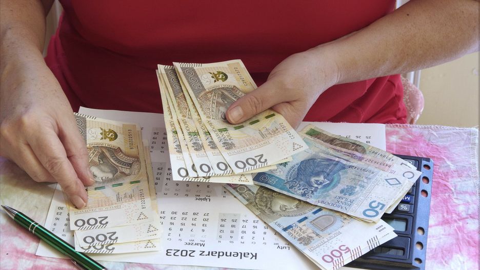 Stock Marek Bazak
Fot. Zofia i Marek Bazak/East News, N/z liczenie domowego budzetu - problemy finansowe w roku 2023.
ZOFIA BAZAK