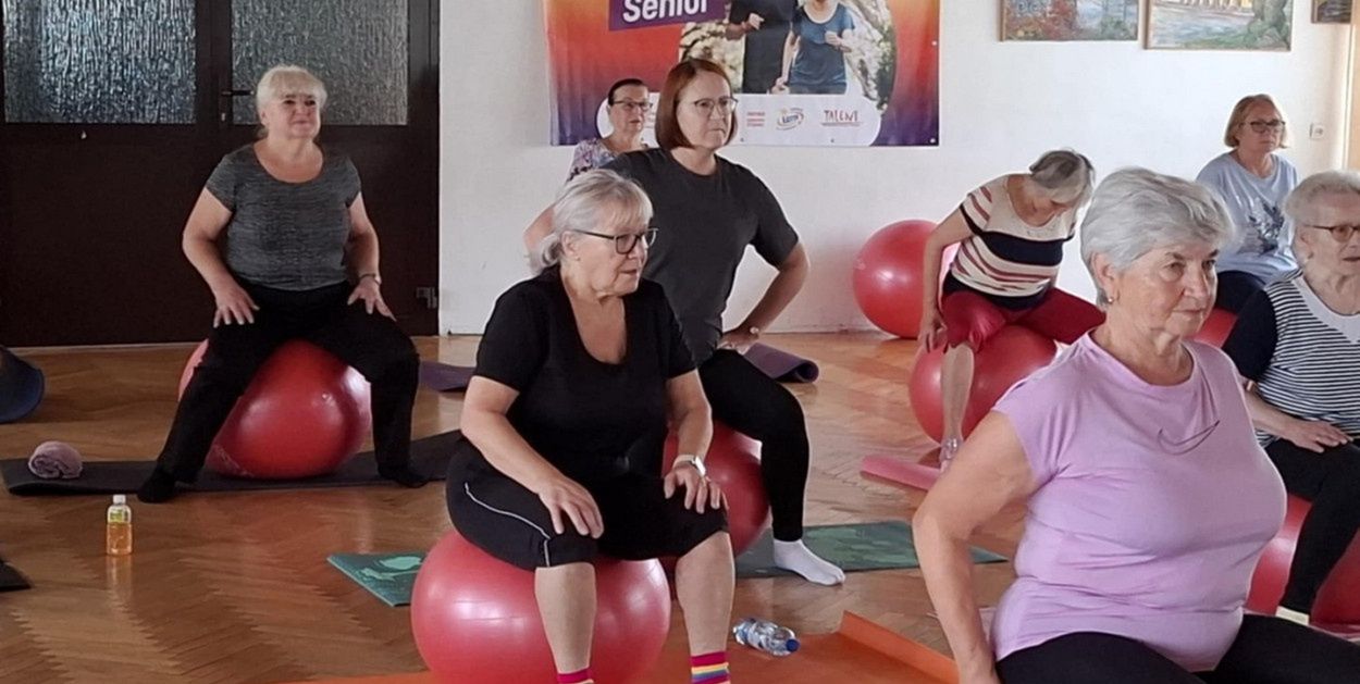 Staszów: Aktywni seniorzy połączyli ruch i zabawę